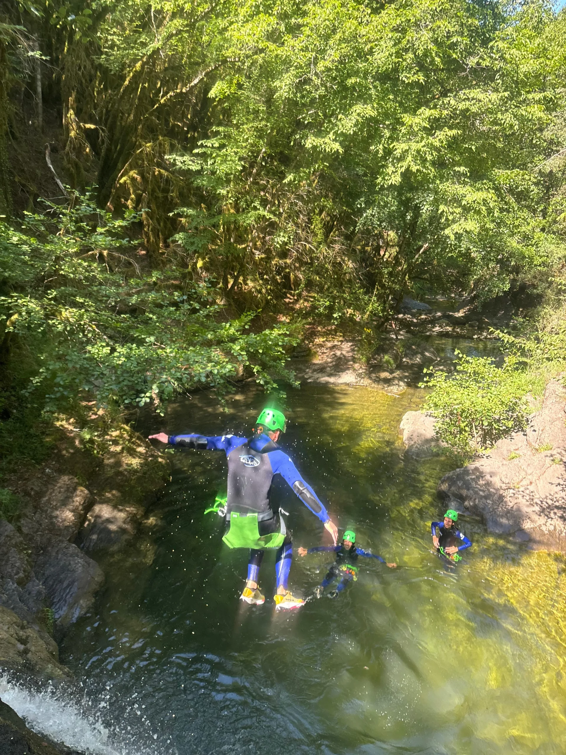 amcanyoning-labollene-jump